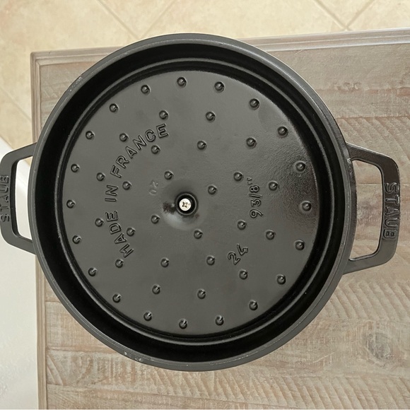 Staub Dutch Oven - Picture 5 of 5